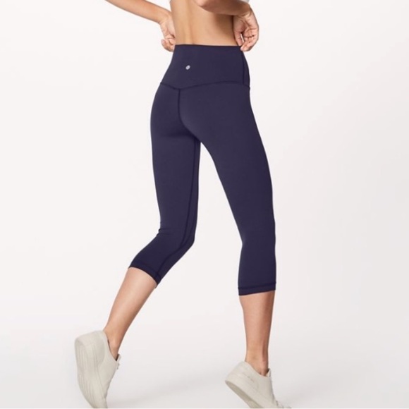 lululemon athletica Pants - Lululemon Align Crop 21” 6 EUC
